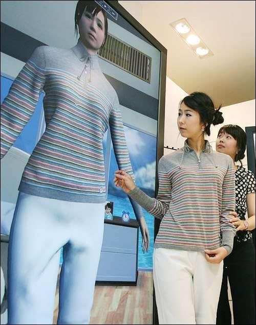 2007년 건국대 i-Fashion 가상피팅 시연 모습 (FnC 코오롱, 신세계백화점 공동) 사진=건국대 제공